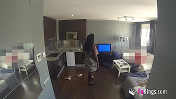 Cuban lady offers herself for and039cleaning servicesand039 to Jordi