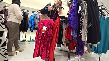 Babe ge public risky blowjob in fitting room - Close to be caught