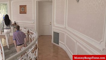 Mamma cougar shares cum with steeen